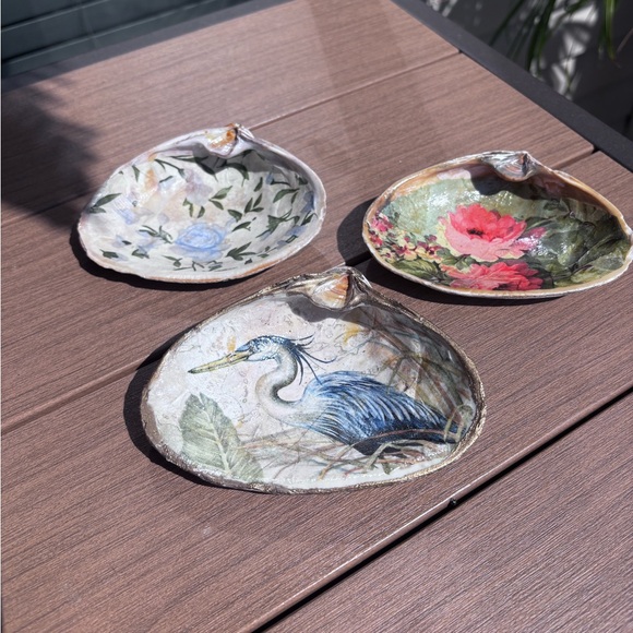 Decorative Floral and Heron Art Shells - Picture 1 of 2